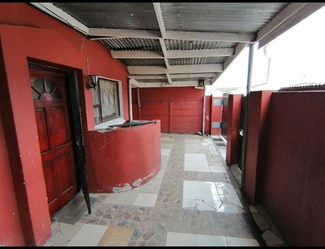 3 BEDROOM FREEHOLD FOR SALE IN EKUPHUMLENI
